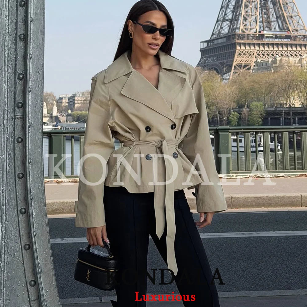 MONVIA CÔTE — Trench corto • Diseño atemporal • Ajuste sofisticado
