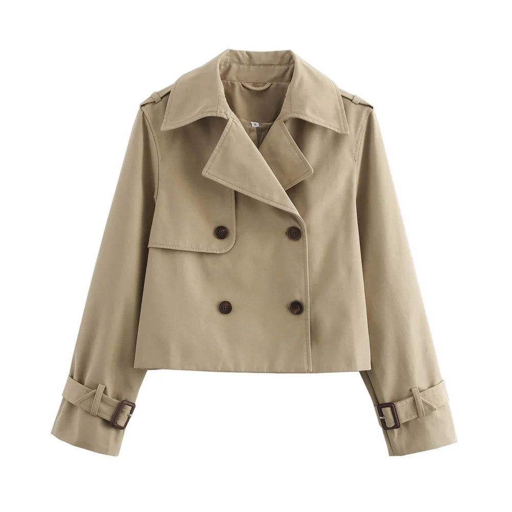 Diseño vintage renovado: La elegancia de la gabardina tradicional en un estilo corto y atrevido.